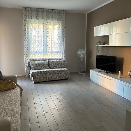 Appartamento Veronica, Per Lavoro E Relax Corsico Buitenkant foto